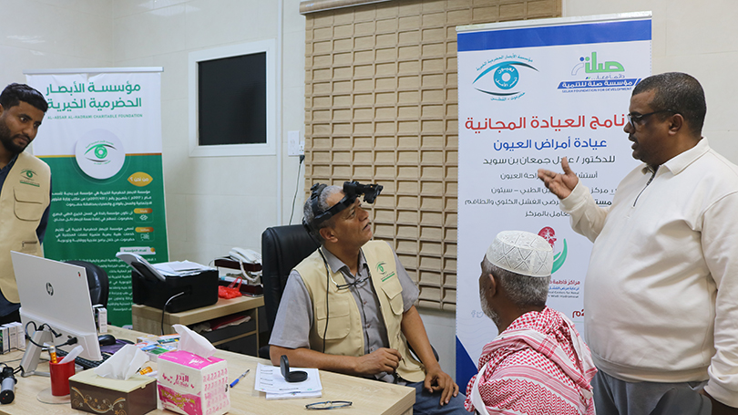 بالشراكة مع مؤسسة الأبصار الحضرمية.. 52 مستفيداً من عيادة عيون مجانية بمركز فاطمة بابطين بسيئون