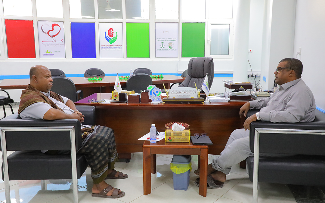 مدير مستشفى صالح بابكر الخيري يزور مراكز فاطمة صالح بابطين الطبية لرعاية مرضى الفشل الكلوي بوادي حضرموت